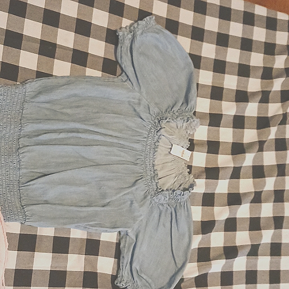 A blue/Grey mid crop top with puffer  slives